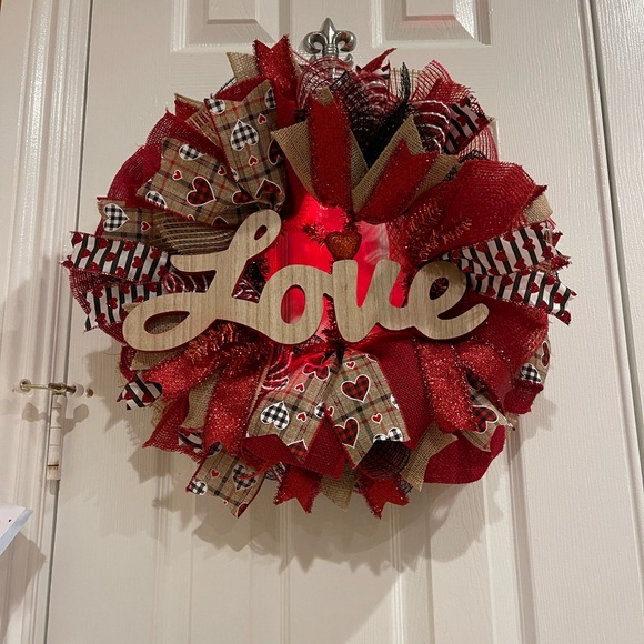 Valentine’s Deco Mesh & Burlaps Wreath “LOVE” Blk, RED & White handmade 20” Full - Picture 2 of 7